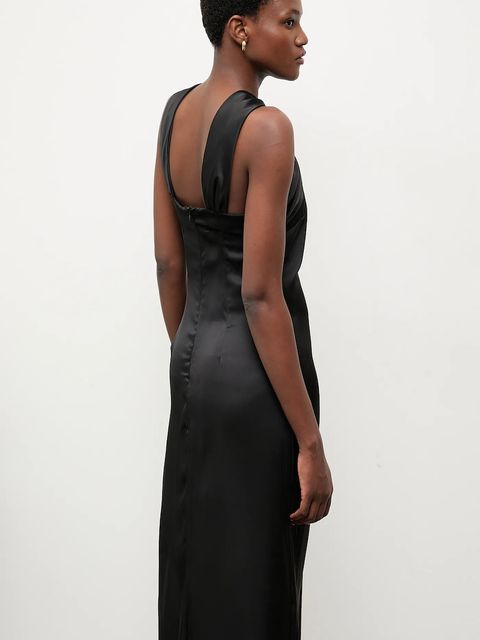 Answear.LAB sukienka kolor czarny midi prosta - zdjęcie produktu nr 2