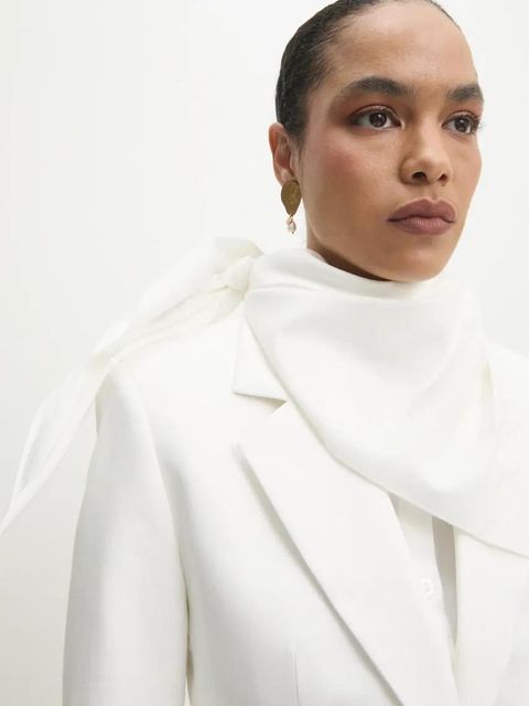 Answear.LAB marynarka taliowana z chustą kolor biały jednorzędowa gładka