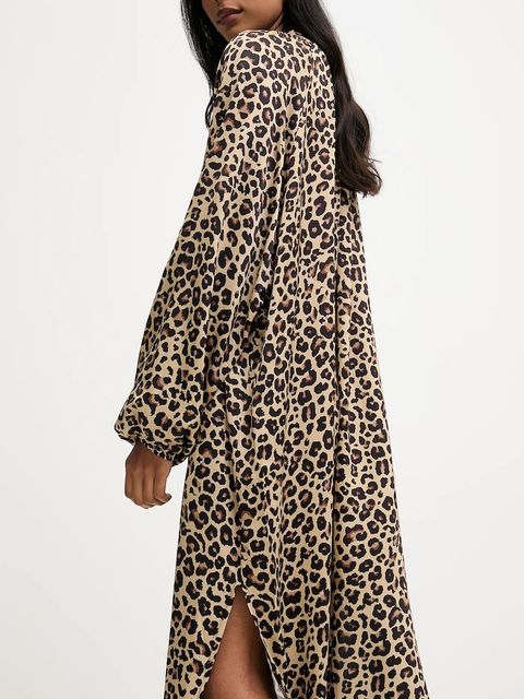 Answear.LAB sukienka kolor beżowy midi rozkloszowana