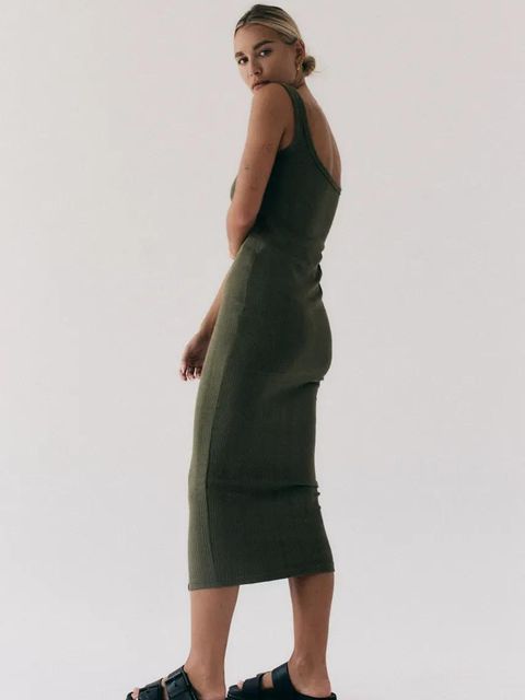 MUUV. sukienka sukienka długa FENDU kolor zielony midi dopasowana