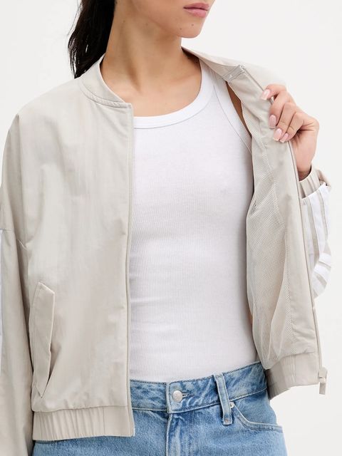 adidas kurtka Essentials kolor beżowy przejściowa oversize JE1317