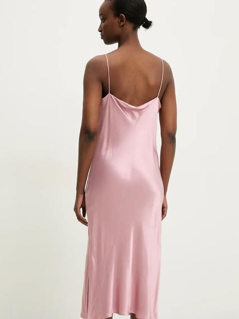 Answear.LAB sukienka kolor różowy maxi dopasowana