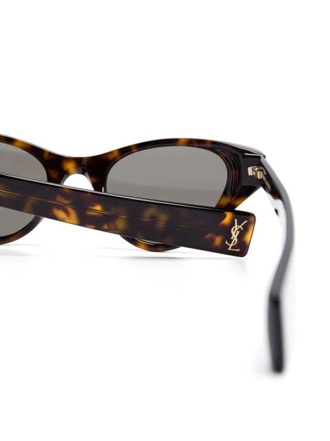 Saint Laurent Eyewear cat-eye frame sunglasses - Brown