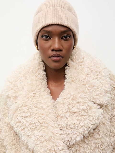 Answear.LAB czapka z wełną merino kolor beżowy - zdjęcie produktu nr 1