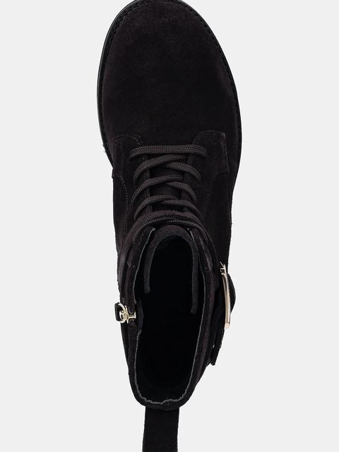 BOSS botki zamszowe Eleri kolor fioletowy na płaskim obcasie 50552774