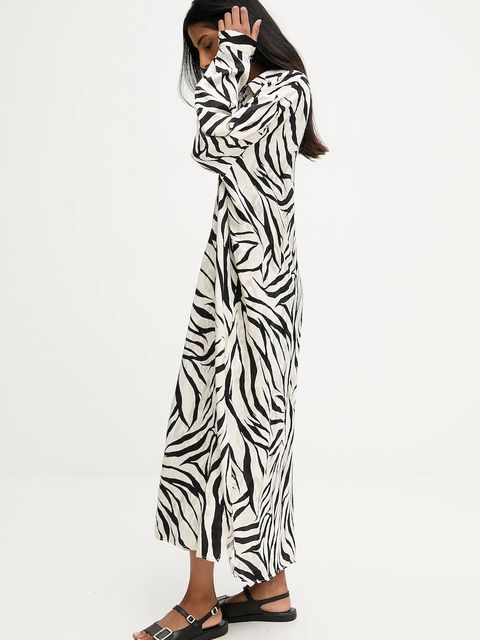 Answear.LAB sukienka kolor beżowy maxi oversize - zdjęcie produktu nr 2