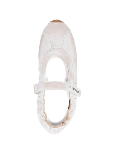 Miu Miu logo-strap ballet flats - White