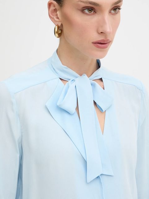 Patrizia Pepe koszula damska kolor niebieski regular z wiązanym dekoltem 8C0785 A8I1