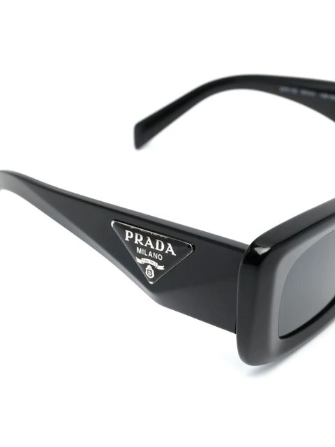 Prada Eyewear cat-eye frame tinted sunglasses - Black