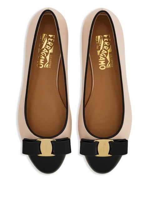 Ferragamo Vara pumps - Neutrals