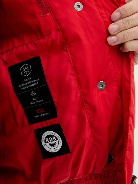 Levi's kurtka puchowa kolor czerwony zimowa 003MD