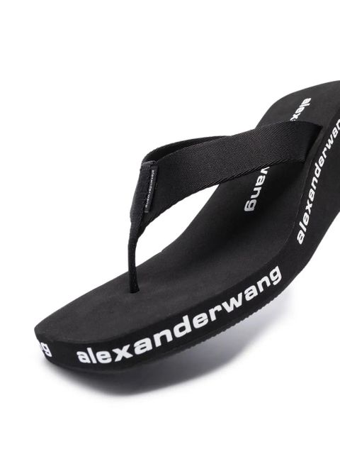 Alexander Wang logo-print wedge flip flops - Black - zdjęcie produktu nr 2
