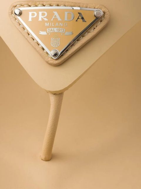 Prada logo-plaque flip flops - Neutrals