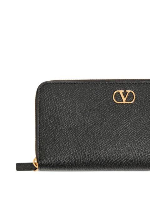 Valentino Garavani VLogo Signature zip wallet in grainy calfskin - Black