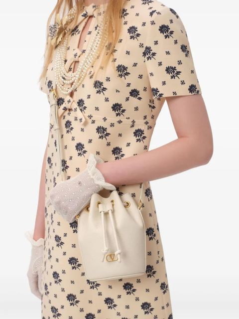 Valentino Garavani mini VLogo Signature bucket bag - Neutrals