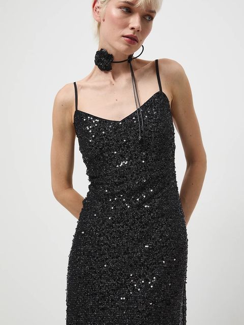 Medicine sukienka kolor czarny maxi dopasowana