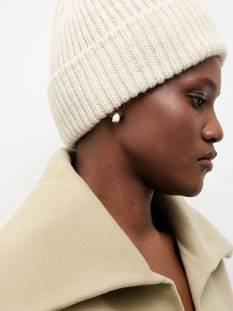 Answear.LAB czapka z wełną kolor beżowy - zdjęcie produktu nr 1