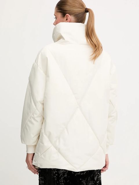 Guess kurtka STEFY kolor beżowy zimowa V5BL13 WHHZ2