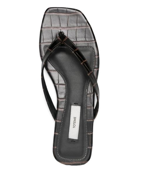 TOTEME crocodile-embossed flip flops - Brown