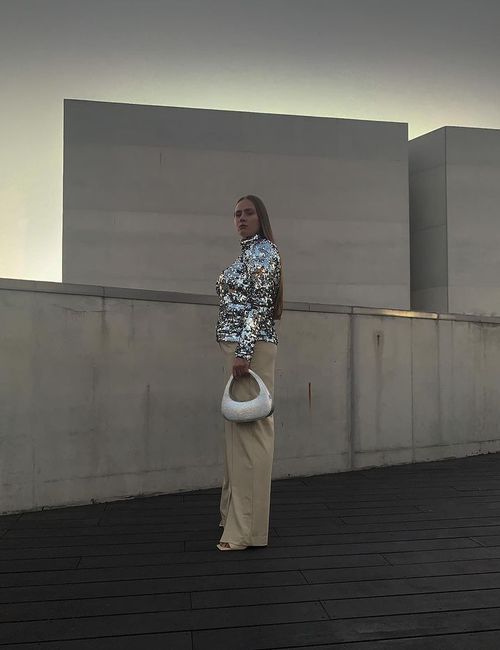 Srebrne cekiny i neutralne kolory