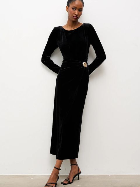 Answear.LAB sukienka welurowa kolor czarny maxi dopasowana - zdjęcie produktu nr 1