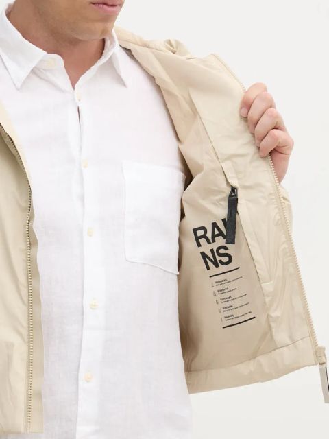 Rains kurtka Lohja Short Insulated Jacket W3T1 kolor beżowy przejściowa 15780