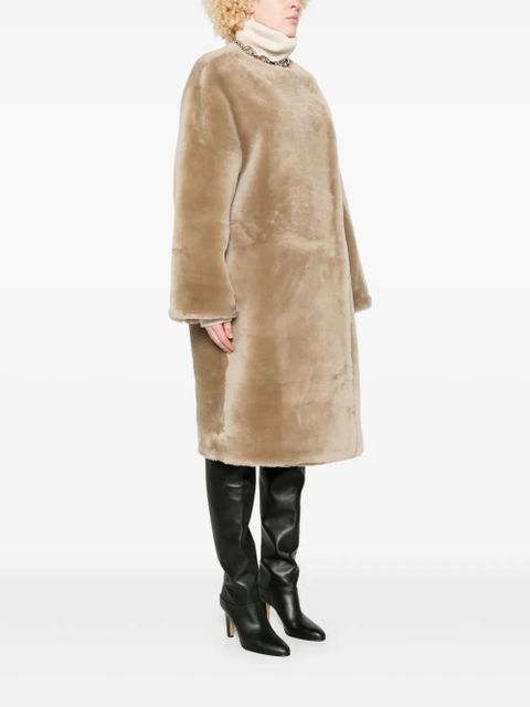TOTEME collarless shearling coat - Neutrals
