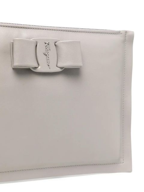 Ferragamo logo-plaque clutch bag - Grey