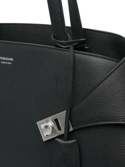 Ferragamo Hug clasp-detail calfskin shoulder bag - Black