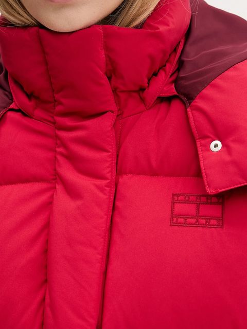 Tommy Jeans kurtka puchowa kolor czerwony zimowa DW0DW21623