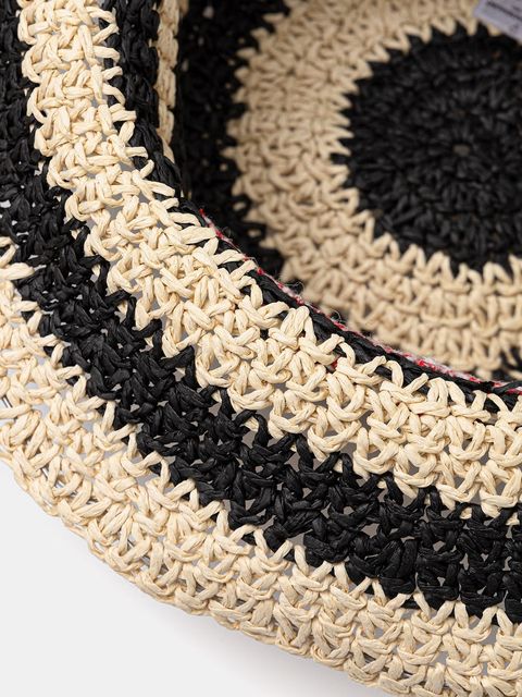 Lola Casademunt kapelusz