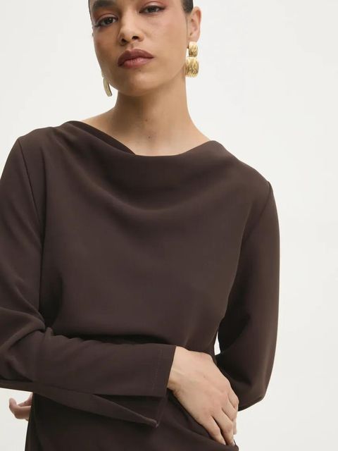 Answear.LAB sukienka kolor brązowy midi dopasowana