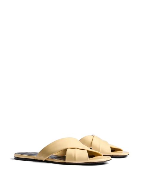 KHAITE Liria Flat Sandal in Butter Glazed Leather - Neutrals - zdjęcie produktu nr 2