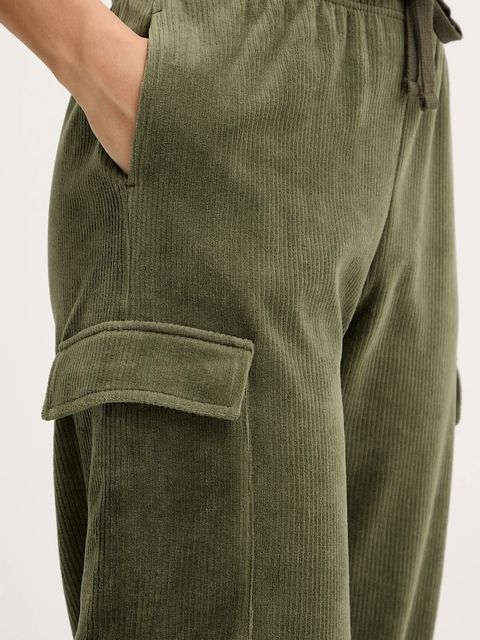 Banana Moon spodnie dresowe welurowe Quandary damskie kolor zielony gładkie BEYOND.QUANDARY