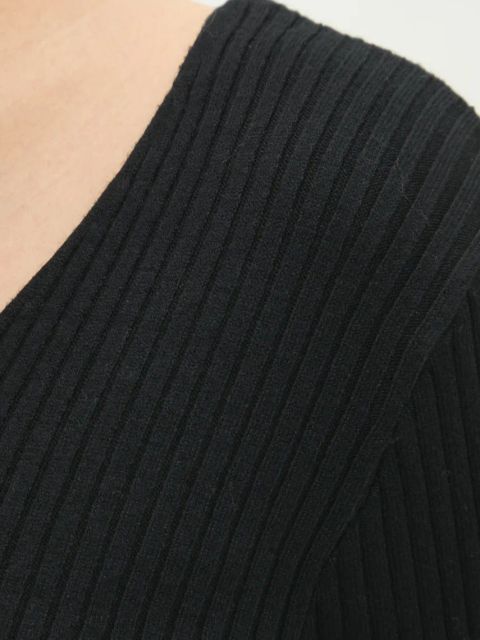 Answear.LAB sukienka kolor czarny midi dopasowana