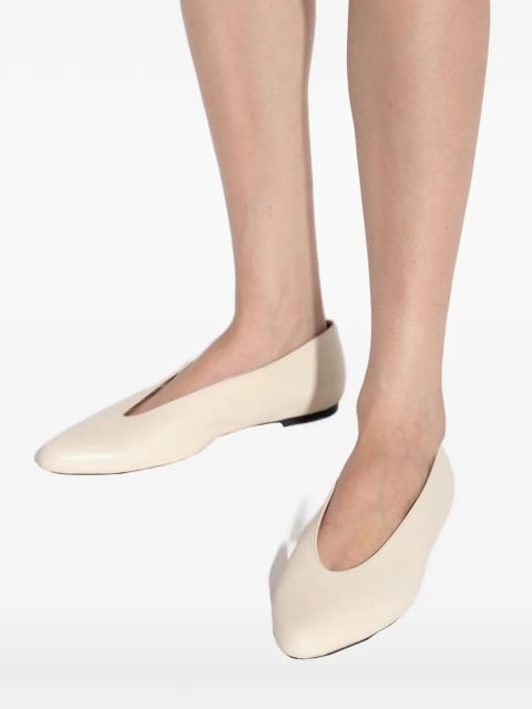 NEOUS Beid pointed-toe leather ballet flats - White