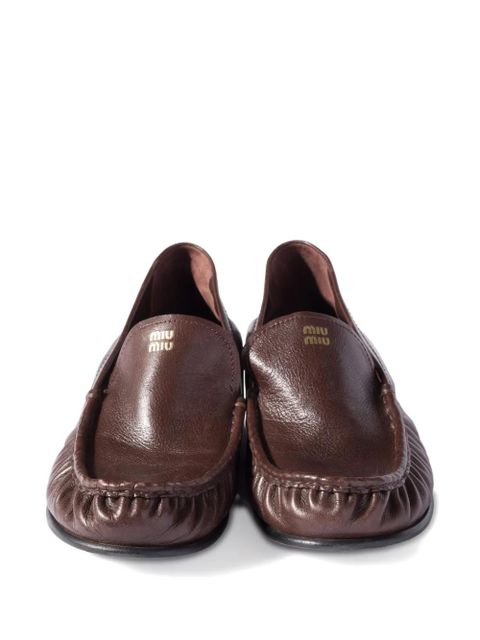 Miu Miu embossed leather loafers - Brown