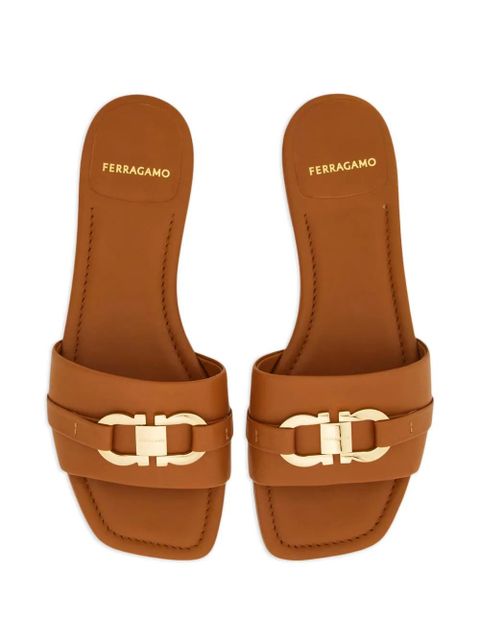 Ferragamo Gancini-buckle leather slides - Brown