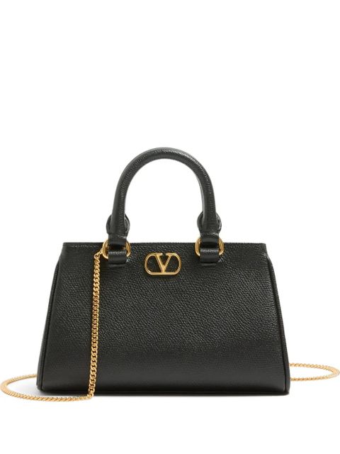 Valentino Garavani Vlogo Signature mini bag in grainy calfskin - Black - zdjęcie produktu nr 1