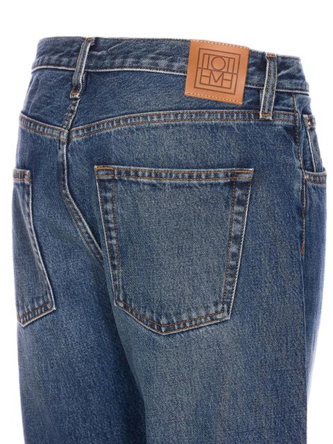 TOTEME twisted patch logo jeans - Blue