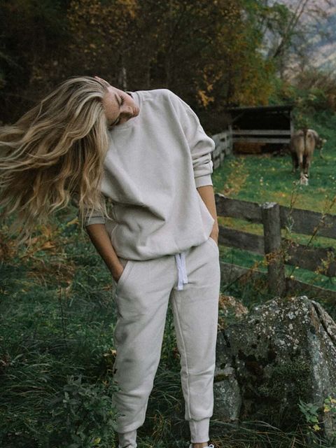 MUUV. spodnie dresowe bawełniane SOFT TOUCH damskie kolor beżowy gładkie