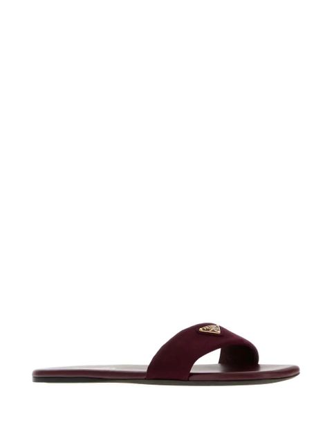 Prada logo-plaque suede flat sandals - Red