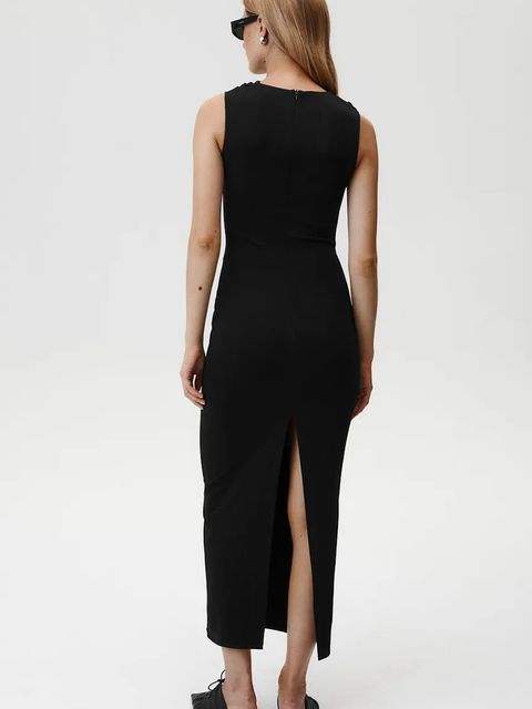 Undress Code sukienka Divine Dress kolor czarny midi dopasowana 886