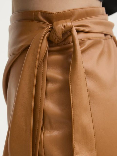 Never Fully Dressed spódnica Vegan Leather Jaspre Skirt kolor brązowy midi ołówkowa NFDSK473