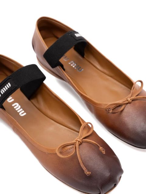 Miu Miu elastic-band bow ballet flats - Brown
