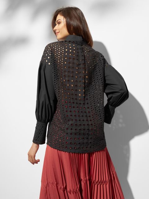 SFIZIO - Czarna ażurowa koszula z bufiastymi rękawami