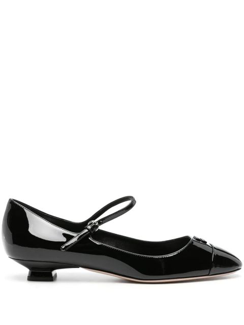 Miu Miu logo-lettering patent ballerina shoes - Black - zdjęcie produktu nr 1