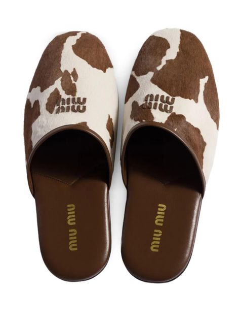 Miu Miu lettering logo calf hair mules - Brown