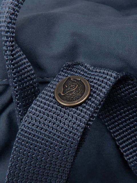 Fjallraven plecak Kanken kolor granatowy duży z aplikacją F23510.31-31