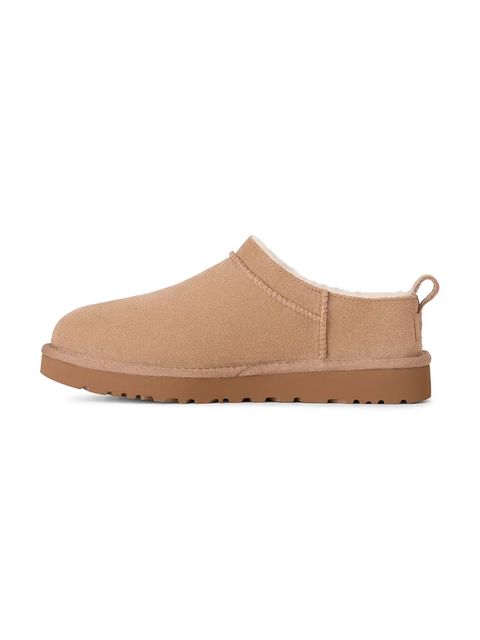UGG kapcie zamszowe Classic Micro kolor beżowy 1173891.SAN